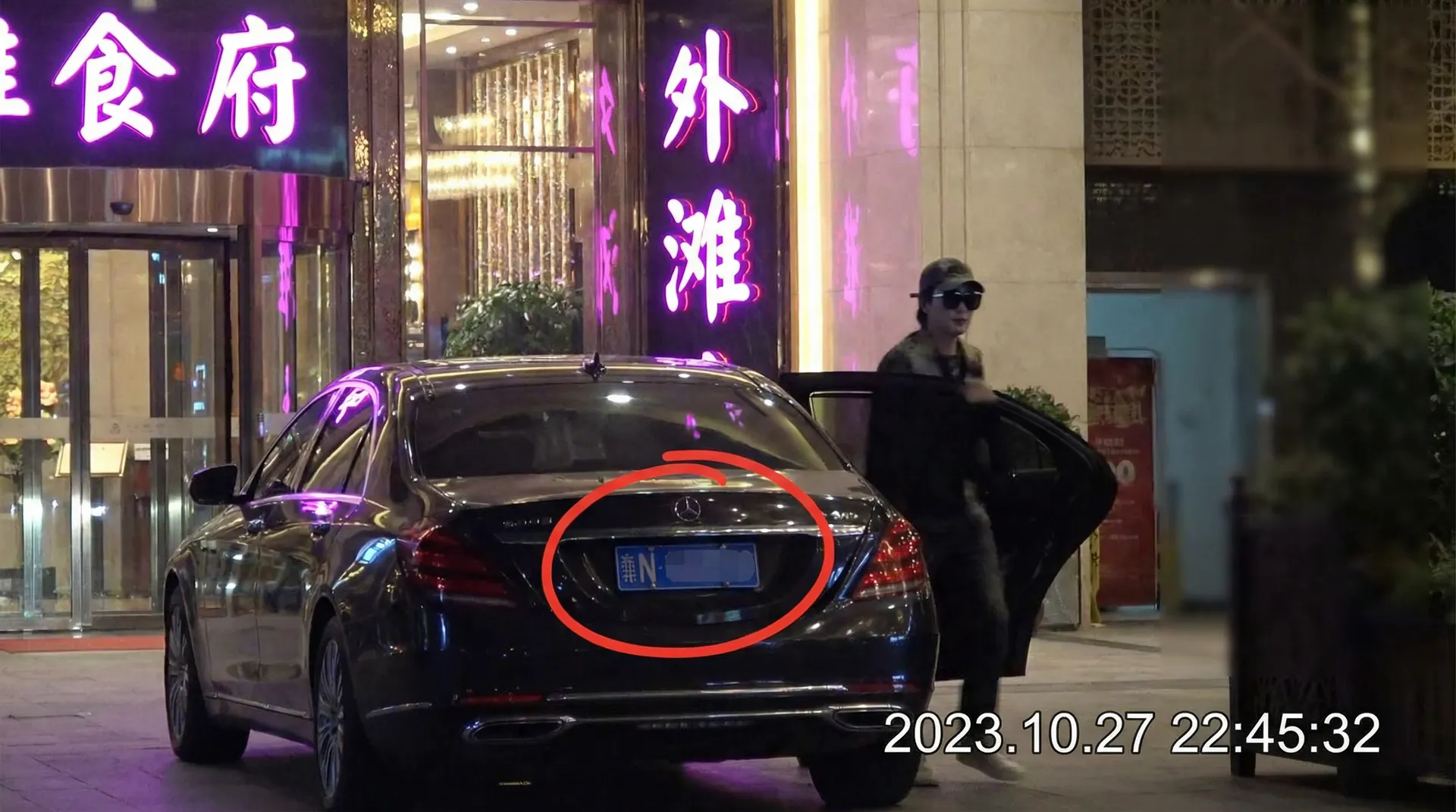 海角社 - 独家高清视频 | 社区精品推荐 | 海角社每日更新资源库 - 豪车餐厅外偷拍